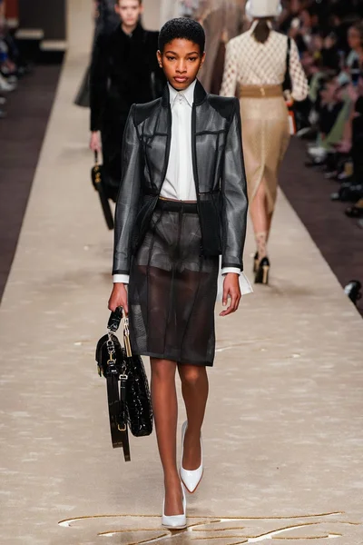 Look 24